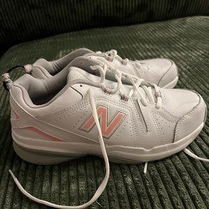 Women’s new balance shoes in size 8